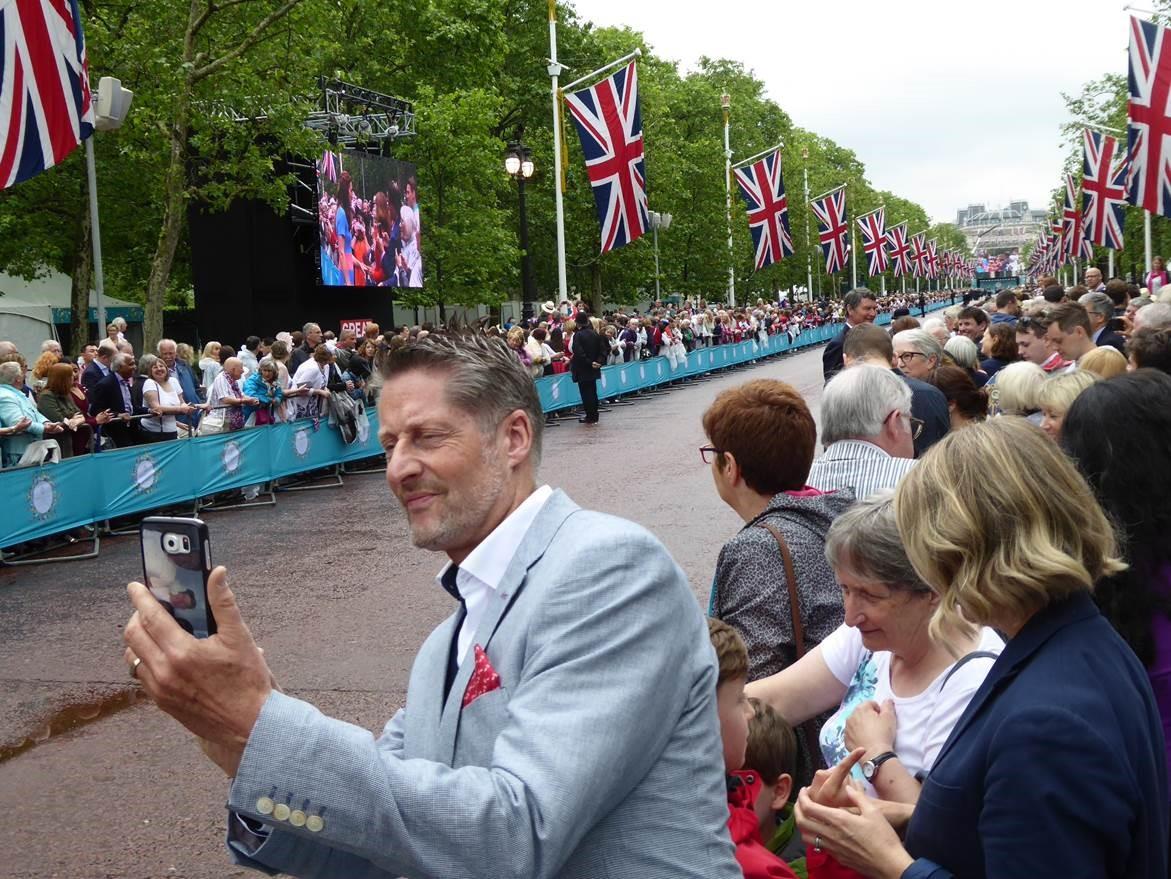 Mike Crichton at the Patron's Lunch ()